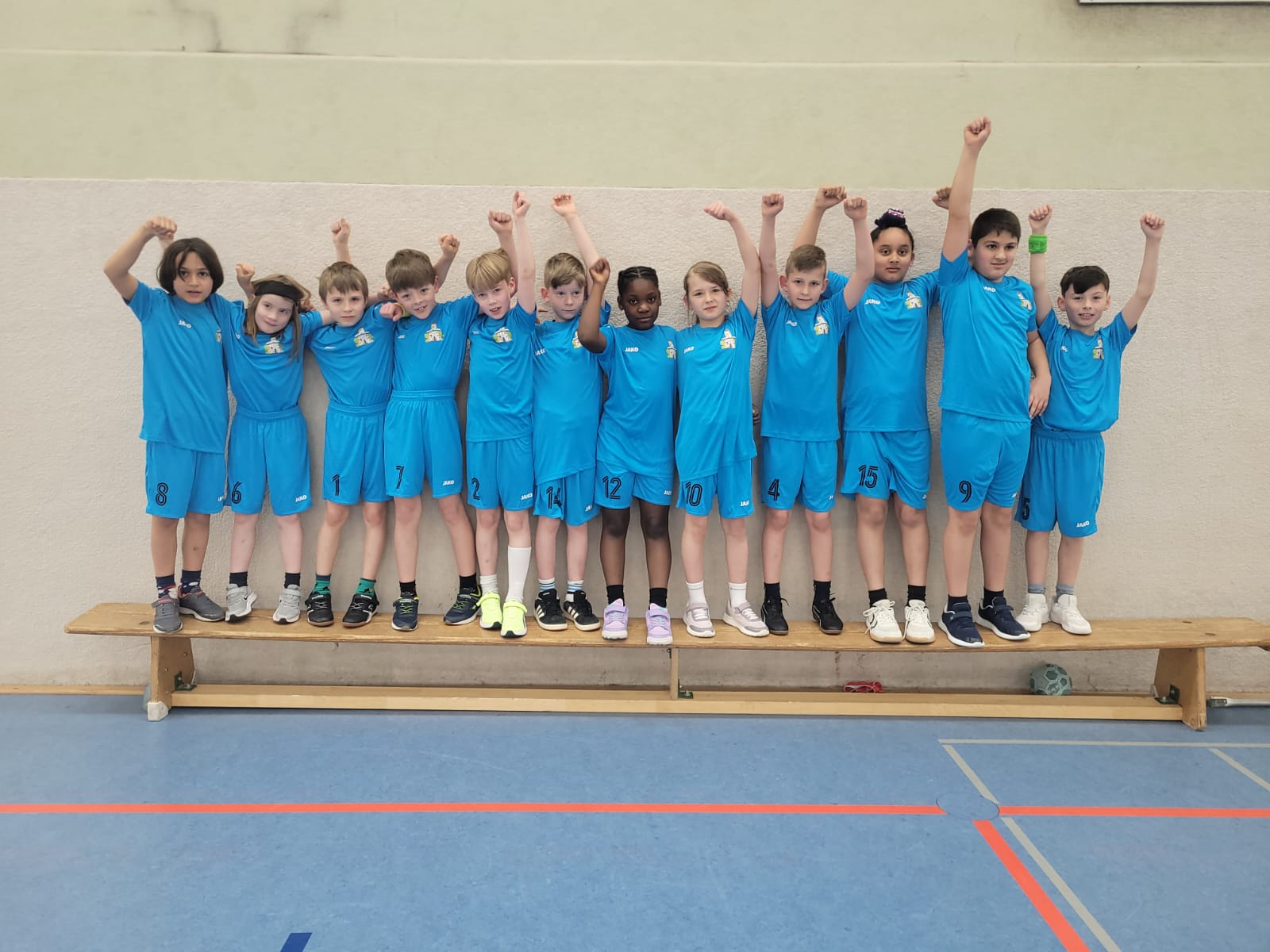 Du betrachtest gerade Unsere Schulmannschaft bei der Handball-Stadtmeisterschaft